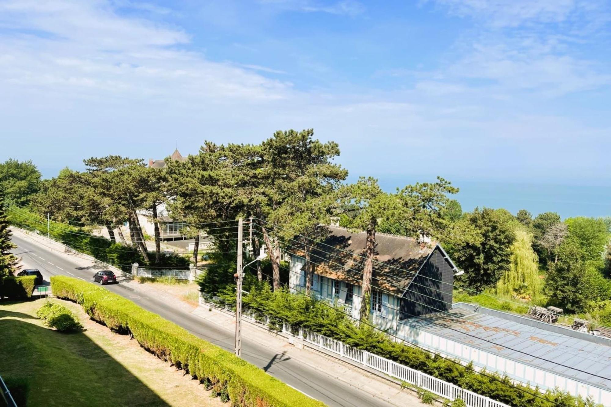 Aux Flots Bleus Avec Balcon Et Vue Sur Mer 滨海图维列 外观 照片